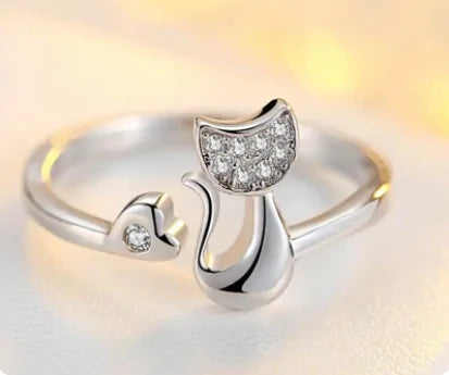 Cat Charm Ring - Elegant Jewelry for Cat Lovers