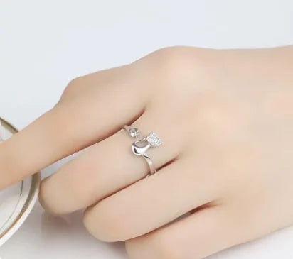 Cat Charm Ring - Elegant Jewelry for Cat Lovers